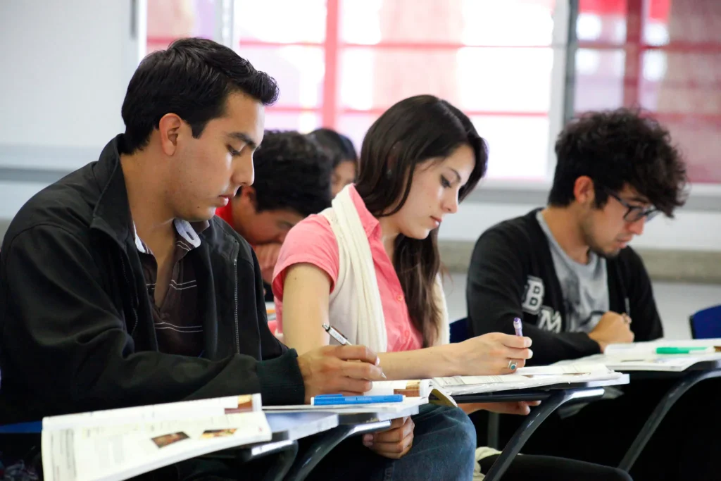 jovenes escribiendo el futuro bexa